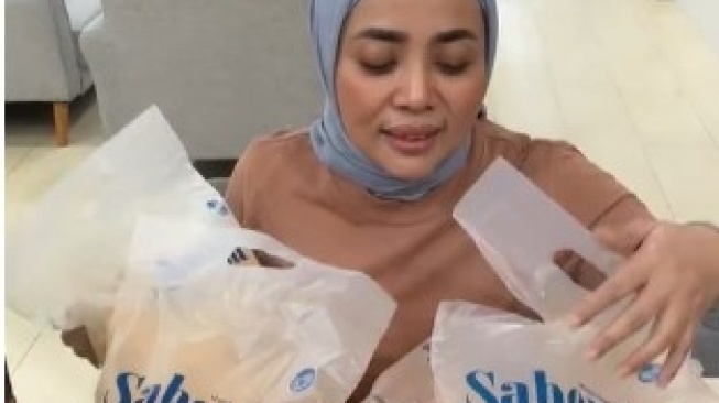 Dagangan Laris Muzdalifah di TikTok (TikTok/@muzdalifahnurahma)