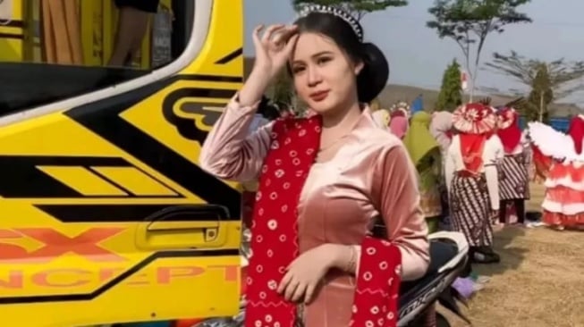 Mengenal Siapa Putri Liliana, Kisah Viral Model Cantik Dinikahi Supir, Tak Segan Ikut Cuci Truk