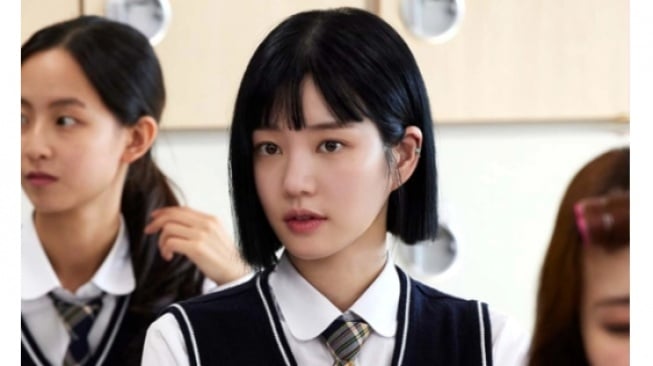 Perankan Tokoh Licik, Lee Yoo Bi Tampil Memukau di 'The Escape of the Seven'