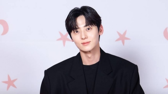 3 Fashion Item Hwang Minhyun di Drama Korea 'My Lovely Liar', Modis Abis!