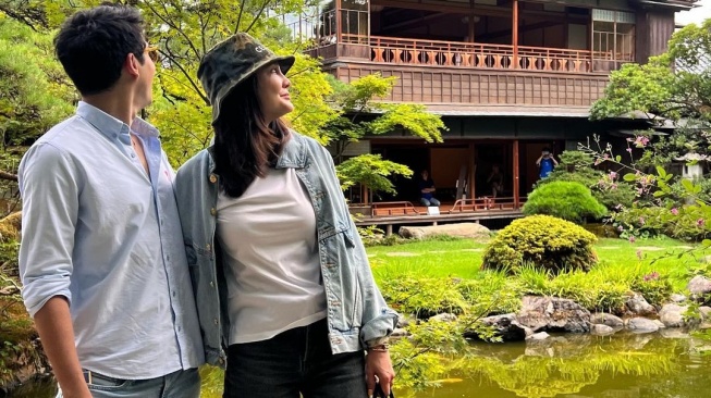 Potret Mesra Luna Maya dan Maxime Bouttier. (Instagram/bouttier_maxime)