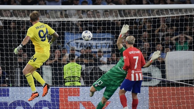 Kiper Lazio Cetak Rekor Liga Champions usai Bikin Gol Dramatis Menit Akhir, Buat Atletico Gigit Jari