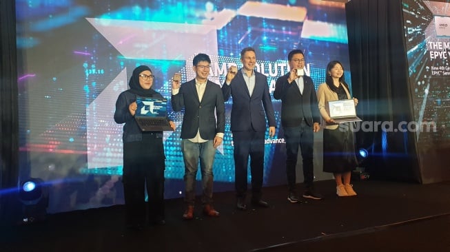 Peluncuran Ryzen PRO 7040 Series Mobile dan jajaran prosesor server EPYC Generasi Keempat di Jakarta, Rabu (20/9/2023). [Suara.com/Dythia Novianty]