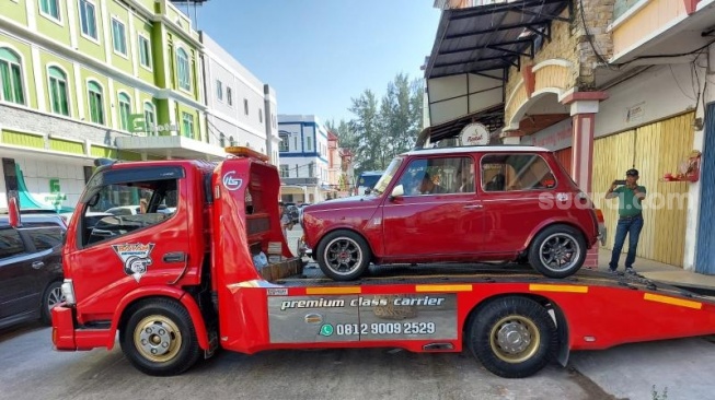 Penampakan mobil mewah milik eks Kepala Bea Cukai Makassar Andhi Pramono yang disita KPK. (Foto: Dok KPK)