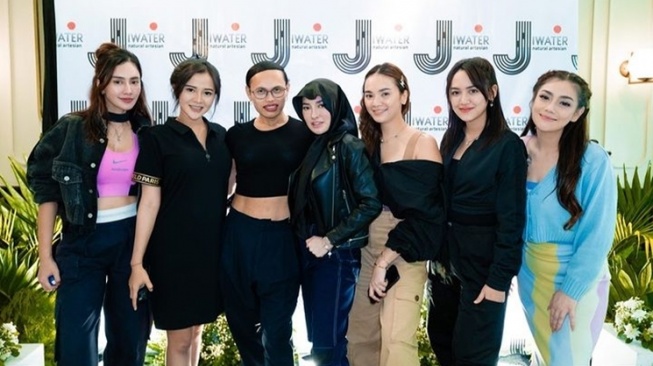 Abis Ketemu Happy Asmara, Bella Bonita Pamer Tas Dior Rp 120 Juta saat Hangout