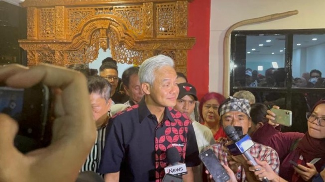 Ngaku Tinggal di Jakarta, Ganjar Temui Relawan di RBPR yang Bersebelahan dengan Markas Pendukung Prabowo