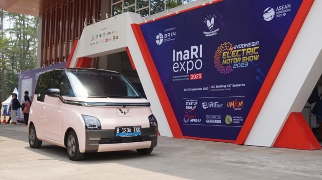 Wuling Andalkan Air ev di Pameran Khusus Kendaraan Listrik