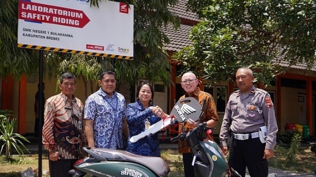 Program SRL Astra Honda ini disambut positif pihak akademisi, salah satunya SMK Negeri 1 Bulakamba, Brebes [PT AHM].