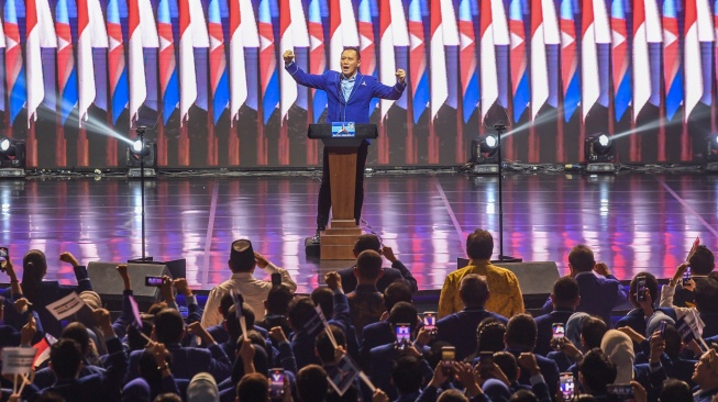 Ketua Umum Partai Demokrat Agus Harimurti Yudhoyono memberikan pidato saat rapat pimpinan nasional (Rapimnas) Partai Demokrat terkait arah dukungan capres 2024 di Jakarta, Kamis (21/9/2023). [ANTARA FOTO/Galih Pradipta/rwa]