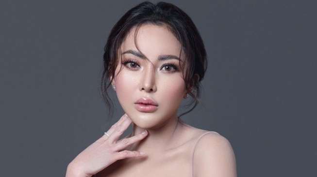 Artis yang Dituduh Jadi Pelakor (Instagram/@ayuaulia5252)