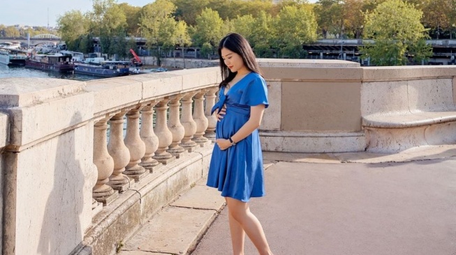 Baby Bump Valencia Tanoe dan Jessica Tanoe (Instagram/valenciatanoe dan jessicatanoe)