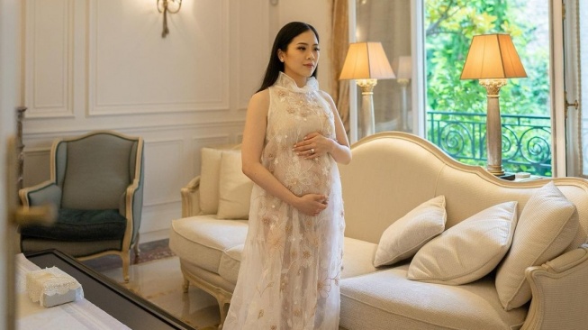 Baby Bump Valencia Tanoe dan Jessica Tanoe (Instagram/valenciatanoe dan jessicatanoe)