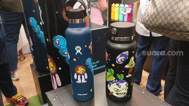 Seniman Muklay dalam acara peluncuran Hydro Flask x Muklay, Kamis (21/9/2023). (Fajar/Suara.com)