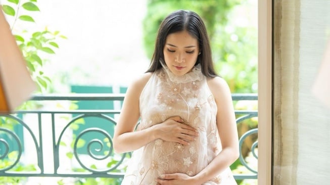 Baby Bump Valencia Tanoe dan Jessica Tanoe (Instagram/valenciatanoe dan jessicatanoe)