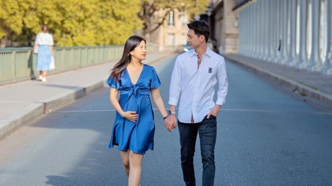 Baby Bump Valencia Tanoe dan Jessica Tanoe (Instagram/valenciatanoe dan jessicatanoe)