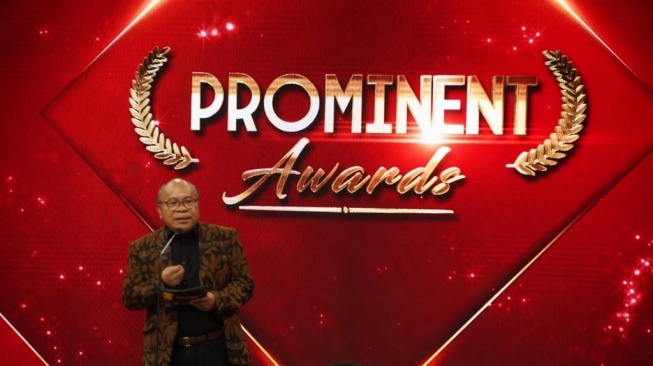 Unggul dalam Transformasi Bisnis, Pos Indonesia Terima Penghargaan Prominent Award 2023