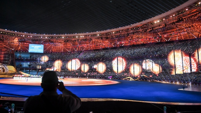 Suasana upacara pembukaan Asian Games 2022 di Hangzhou Olympic Sports Centre Stadium, Hangzhou, China, Sabtu (23/9/2023). [ANTARA FOTO/Hafidz Mubarak A/aww]