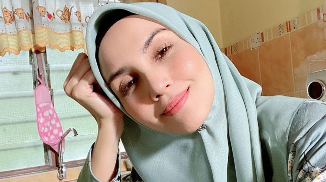 Profil dan Biodata Fiza Halim, Artis Malaysia yang Digosipkan Pacaran dengan Engku Emran Calon Duda 3 Kali