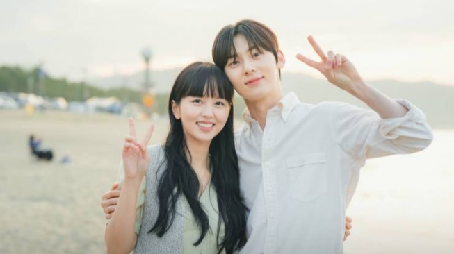 9 Momen Romantis Kim So Hyun dan Hwang Min Hyun di My Lovely Liar, Bikin Baper!