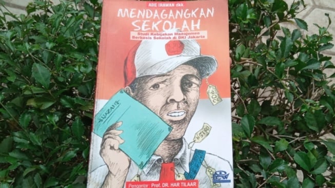 Buku Mendagangkan Sekolah: Mengurai Benang Kusut Pendidikan di Negeri Ini