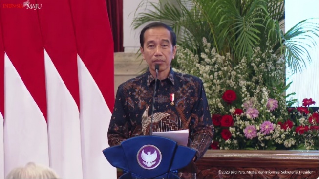 Jokowi Geleng-geleng Kepala Ditanya Isu Reshuffle Kabinet: Dengar Dari Mana?