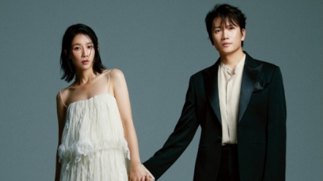 Rayakan 10 Tahun Pernikahan, Lee Bo Young Sebut Ji Sung sebagai Family Man