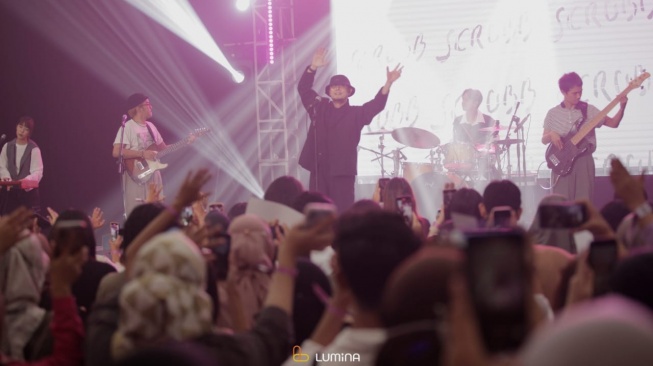 Grup band asal Thailand, Scrubb sukses menggelar konser bertajuk 'Scrubb Live In Jakarta' di Kuningan City Ballroom, Jakarta Selatan pada Sabtu (23/9/2023). [Lumina Entertainment]