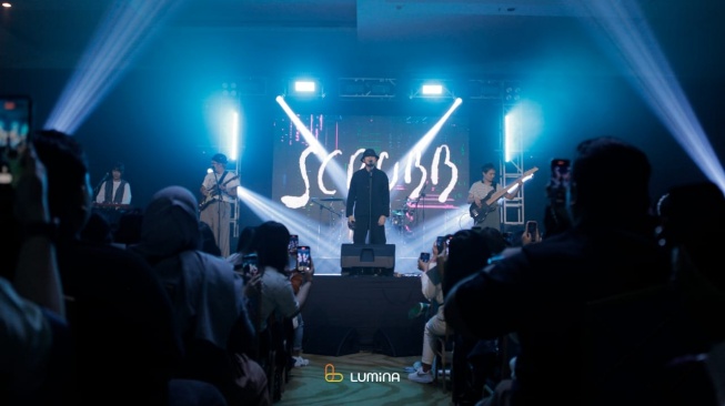 Grup band asal Thailand, Scrubb sukses menggelar konser bertajuk 'Scrubb Live In Jakarta' di Kuningan City Ballroom, Jakarta Selatan pada Sabtu (23/9/2023). [Lumina Entertainment]