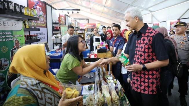 Solusi Ganjar Soal Tiktok Shop dan Jualan Artis yang Matikan Pasar Tradisional