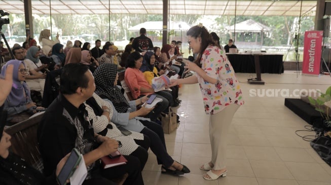 Strategic Partnership/Digital Reward dan Engagement Smartfren, Vanessa Marcia di acara Pasar Lokal Suara UMKM di The Westlake Resto and Resort, Sleman, DI Yogyakarta, Rabu (27/9/2023). [Suara.com/ Adit Rianto]