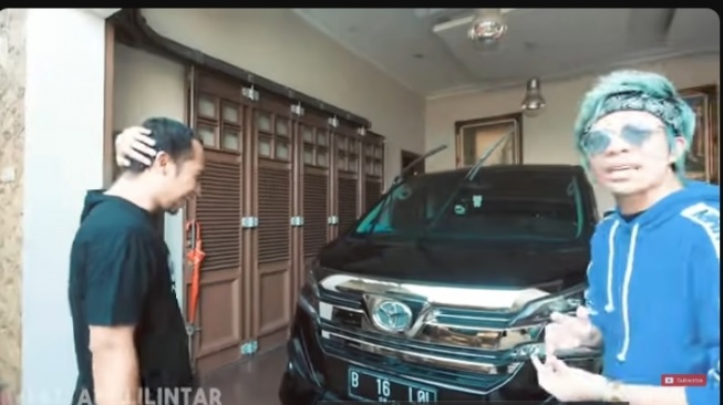 Mobil Toyota Alphard milik Denny Cagur