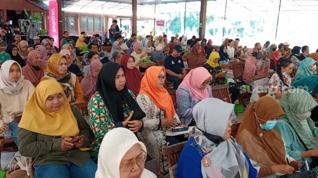 Sejumlah peserta mengikuti materi kelas keliling Pasar Lokal Suara UMKM di The Westlake Resto and Resort, Sleman, DI Yogyakarta, Rabu (27/9/2023). [Muhammad Ilham Baktora/Suarajogja.id]