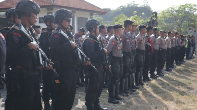HUT Ormas di Jimbaran Dibubarkan Oleh Ratusan Personel Gabungan TNI Dan Polri