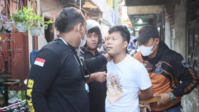 Tampang Tengil Gangster Pembacok Pasutri Di Tanjung Priok, Melotot Saat Ditangkap