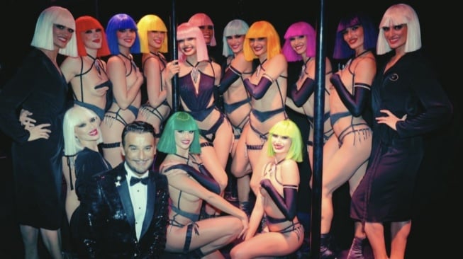 Penampilan Seksi Lisa BLACKPINK di Kabaret Crazy Horse Paris (X/@PopBase)