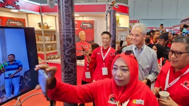 Capres PDIP Ganjar Pranowo Hadir di Arena Rakernas, Langsung Tinjau Pameran Pangan