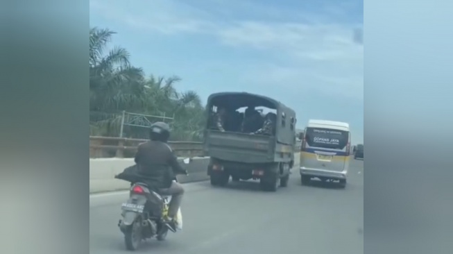 Heboh Video Rombongan Truk TNI Diadang Mobil Travel di Medan, Kodam I BB Beberkan Penyebabnya