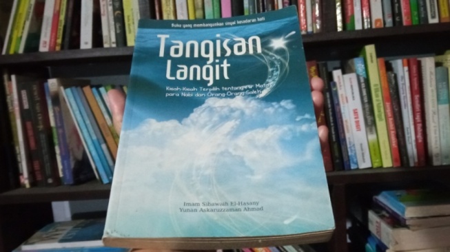 Ulasan Buku Tangisan Langit, Mengungkap Kisah Penggugah Jiwa