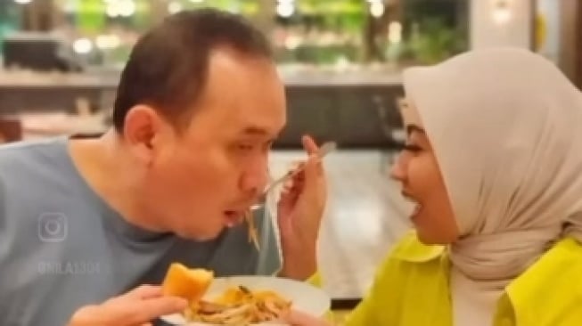 Potret Mesra Cak Lontong dan Istri (Instagram/@caklontong)