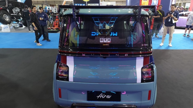 Modifikasi Wuling Air ev di Pameran Modifikasi OLX IMX 2023. (Foto: Suara.com/Manuel Jeghesta)