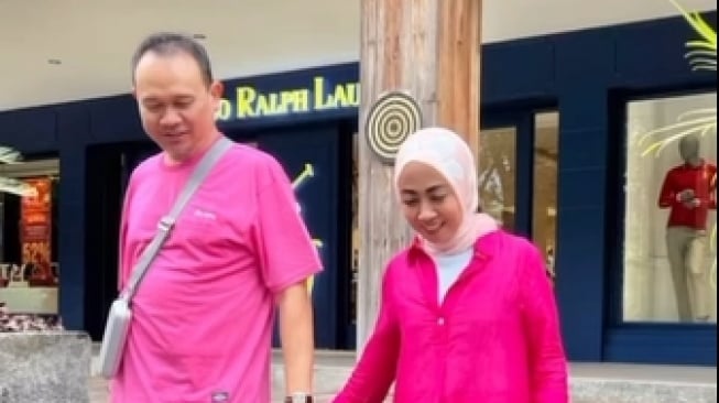 Potret Mesra Cak Lontong dan Istri (Instagram/@caklontong)