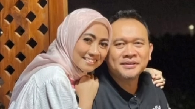 Potret Mesra Cak Lontong dan Istri (Instagram/@caklontong)