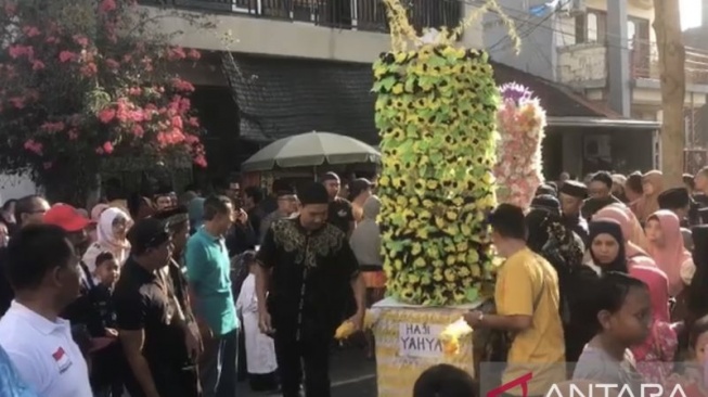 Maulid Nabi, Umat Muslim di Kampung Islam di Bali Adakan Megibung