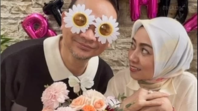 Potret Mesra Cak Lontong dan Istri (Instagram/@caklontong)