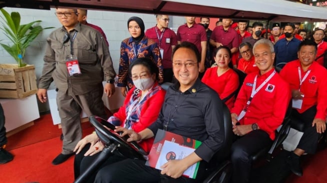 Dengan Boogie Car, Megawati, Ganjar dan Prananda Menuju Ruang Pameran Pangan