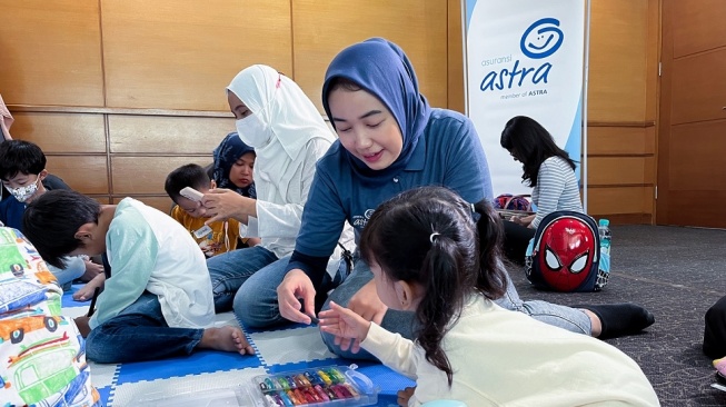 Little Financial Master & Emergency Roadside Assistance Tour merupakan kelas main yang dihadirkan oleh Garda Oto, produk asuransi mobil dari Asuransi Astra bagi anak-anak dengan rentang usia 3 hingga 10 tahun. Kelas yang mengangkat topik manajemen keuangan ini menjadi bagian dari upaya Asuransi Astra dalam mendukung peningkatan angka literasi keuangan di Indonesia sesuai dengan arahan yang dicanangkan oleh Otoritas Jasa Keuangan (OJK). Kelas ini juga dilengkapi dengan sesi menari dan menyanyi, menari dan mewarnai sebagai bentuk pembelajaran [Asuransi Astra].