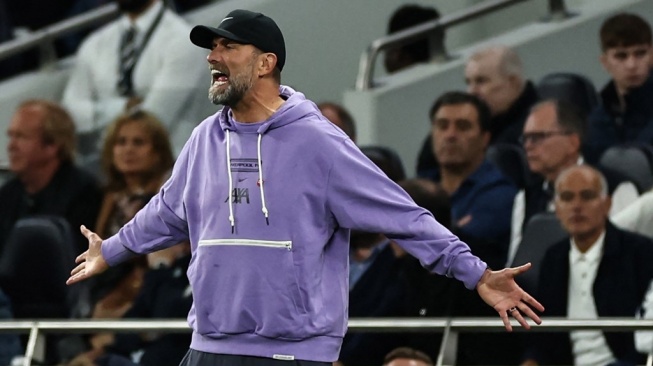 Ekspresi pelatih Liverpool, Jurgen Klopp dalam laga Liga Inggris kontra Tottenham Hotspur di Stadion Tottenham Hotspur, London, Sabtu (30/9) malam WIB. [HENRY NICHOLLS / AFP]