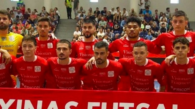 Evan Soumilena saat debut bersama ADCR Caxinas di Liga Futsal Portugal. (Instagram)