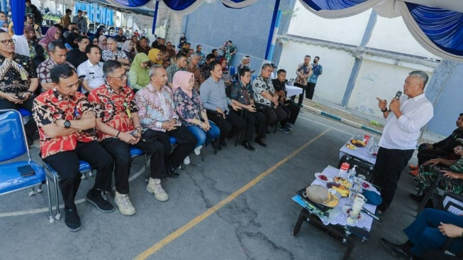 Pemkot Bandung membuat program Mapag Hujan untuk membersihkan sungai sebelum musim penghujan. (Humas Pemkot Bandung)