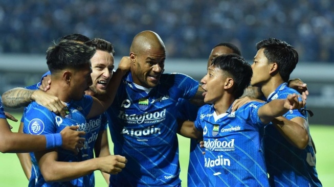 David da Silva melakukan selebrasi usai cetak gol saat Persib Bandung lumat Persita Tangerang 5-0. (Dok. Persib)